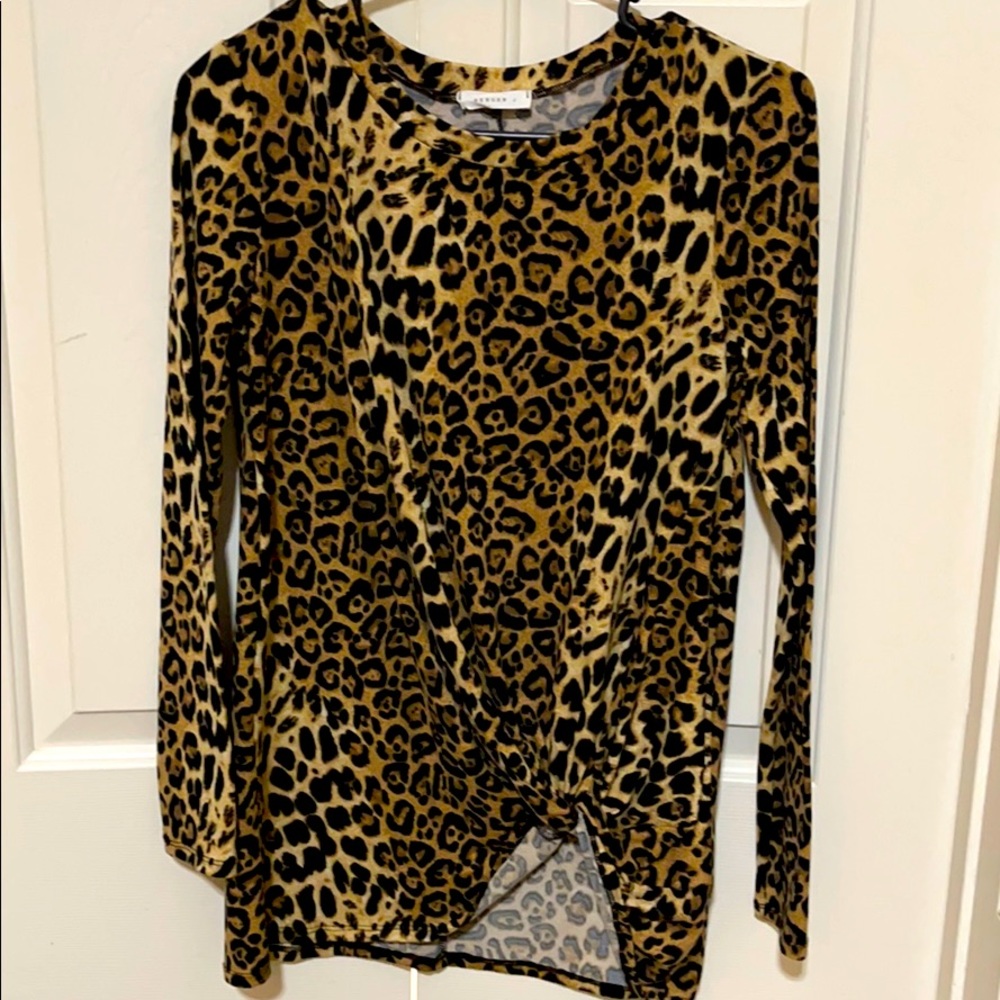 Size Small leopard top
